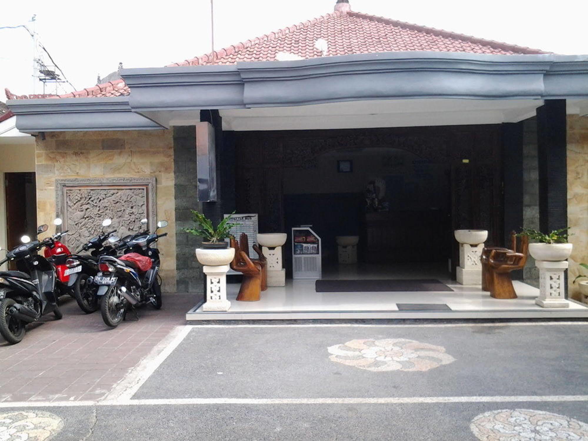 Mahendra Beach Inn Kuta Lombok Extérieur photo