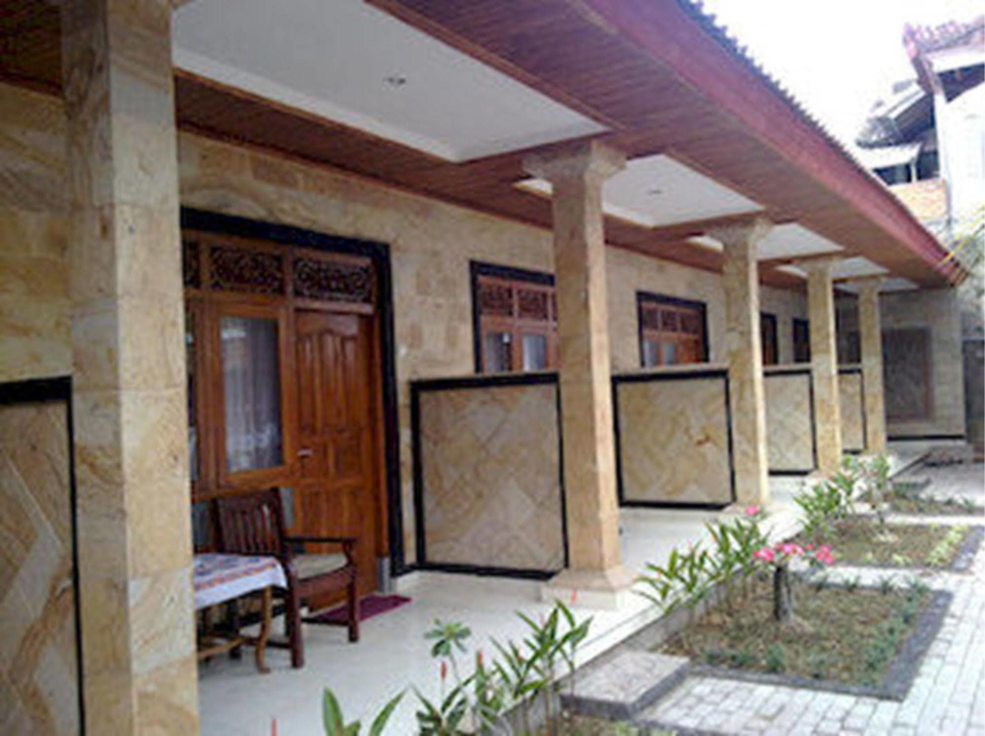 Mahendra Beach Inn Kuta Lombok Extérieur photo